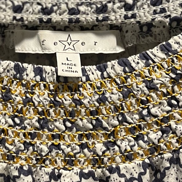 113. WOMENS FEVER L DETAIL TOP - Picture 3 of 8